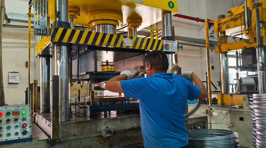 金環(huán)電器的滾筒干衣機(jī)如何適應(yīng)游艇、輪船等特殊海洋環(huán)境，確保高安全性和穩(wěn)定性？