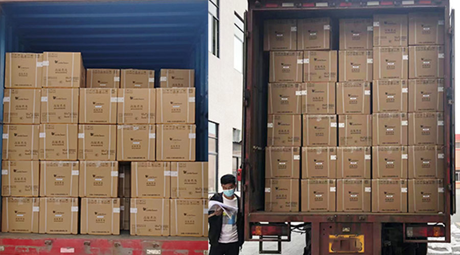 集裝箱裝柜進行時！金環(huán)電器客戶迷你洗衣機順利發(fā)貨！