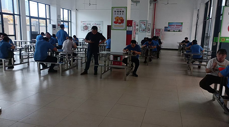 潔凈飯?zhí)檬刈o(hù)員工健康，金環(huán)電器夯實(shí)生產(chǎn)根基