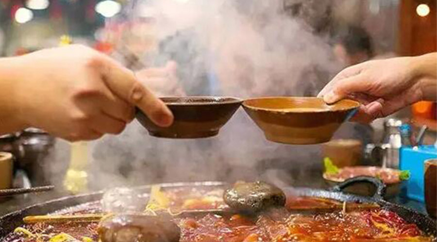 冬天火鍋團(tuán)建引來一身火鍋味  衣物烘干機(jī)化解職場尷尬！